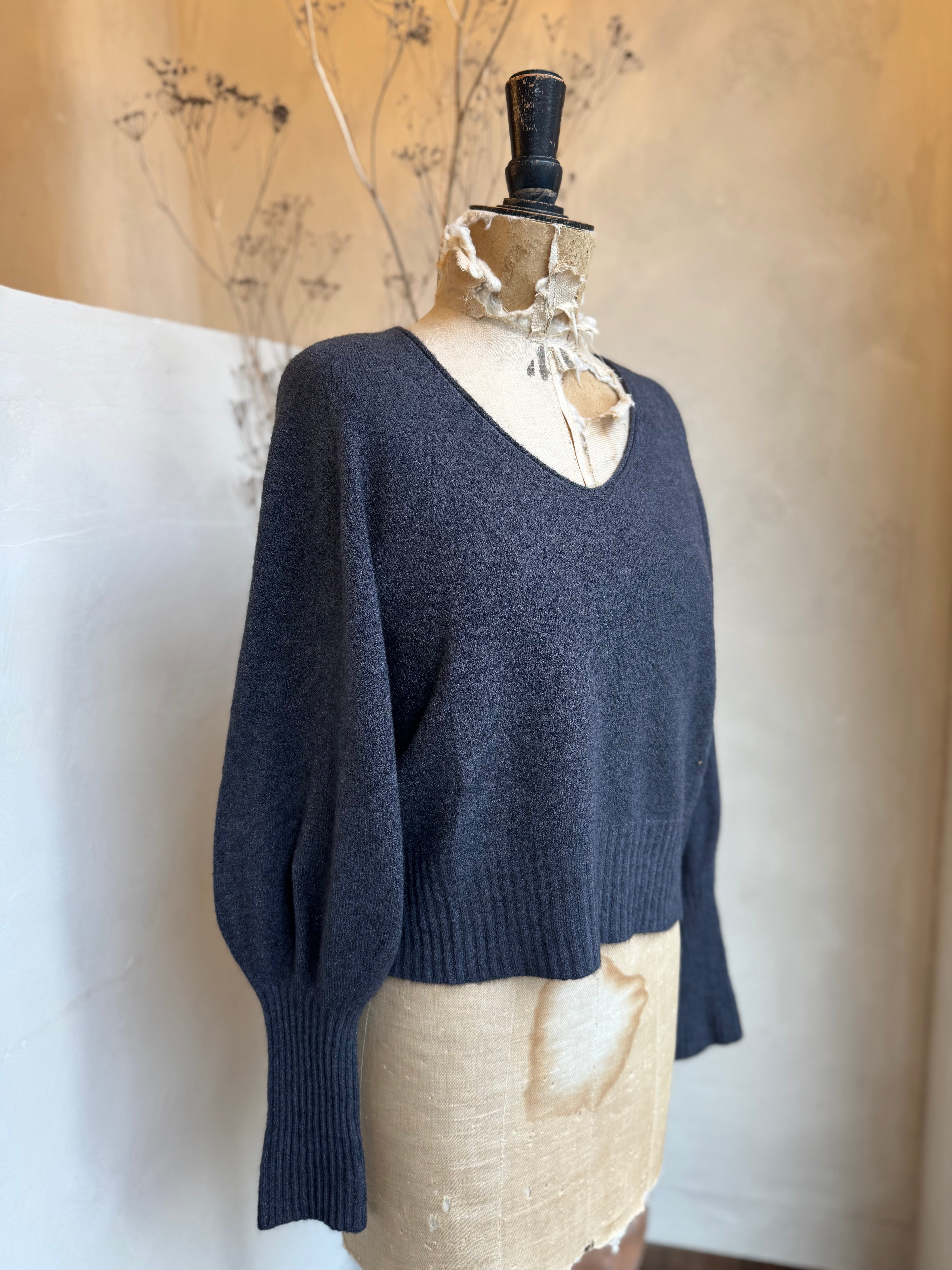 V-neck balloon sleeve knit