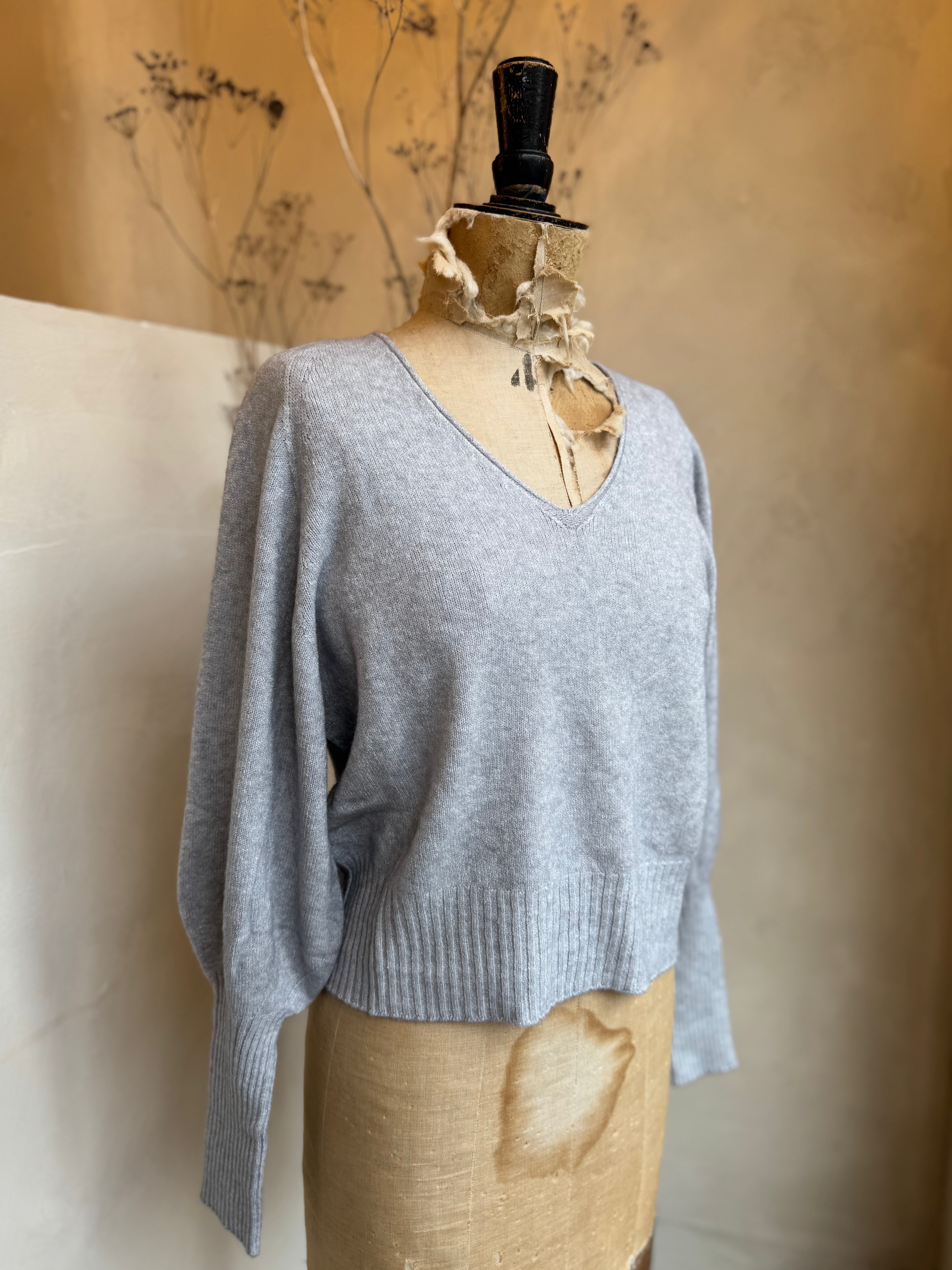 V-neck balloon sleeve knit