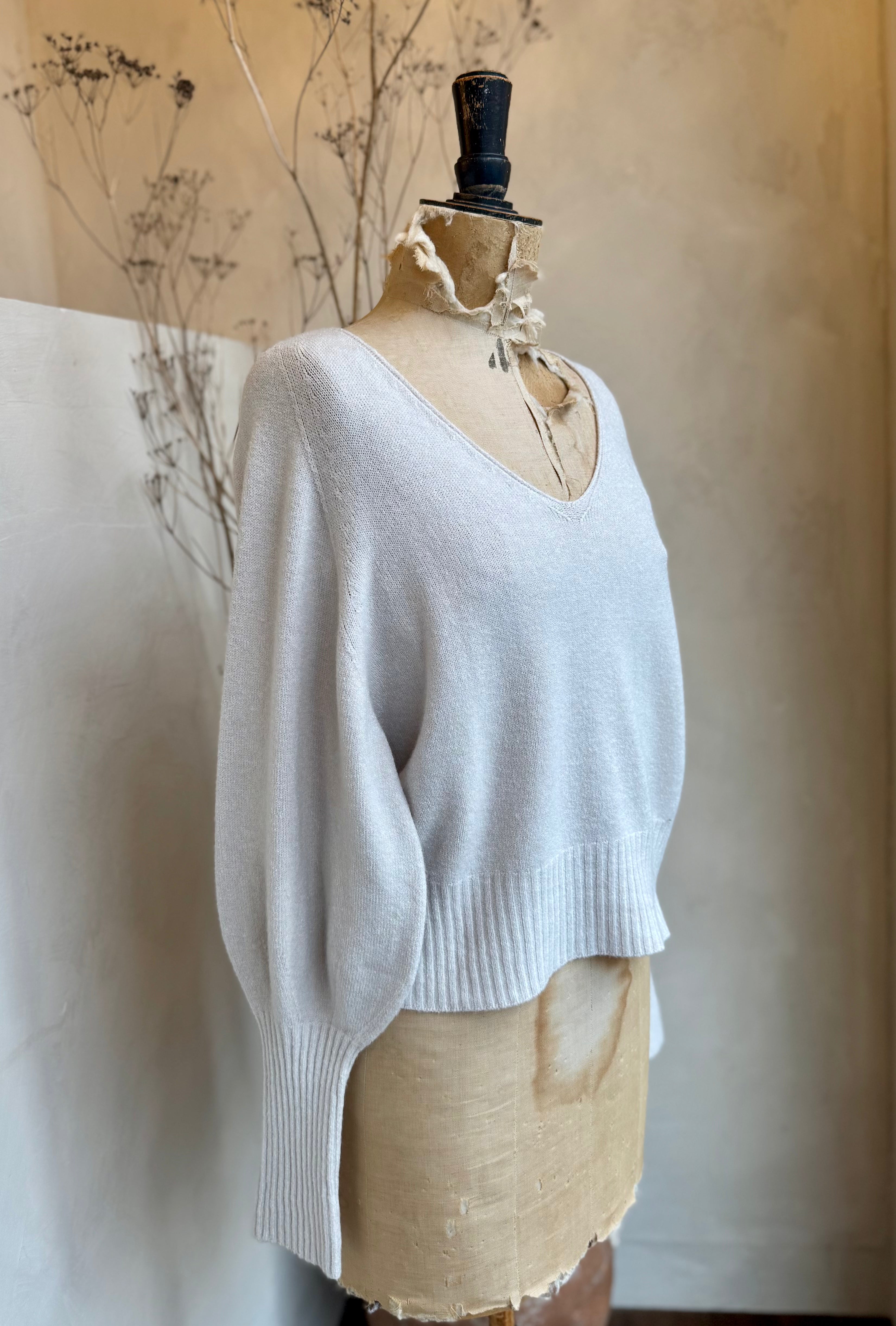 V-neck balloon sleeve knit