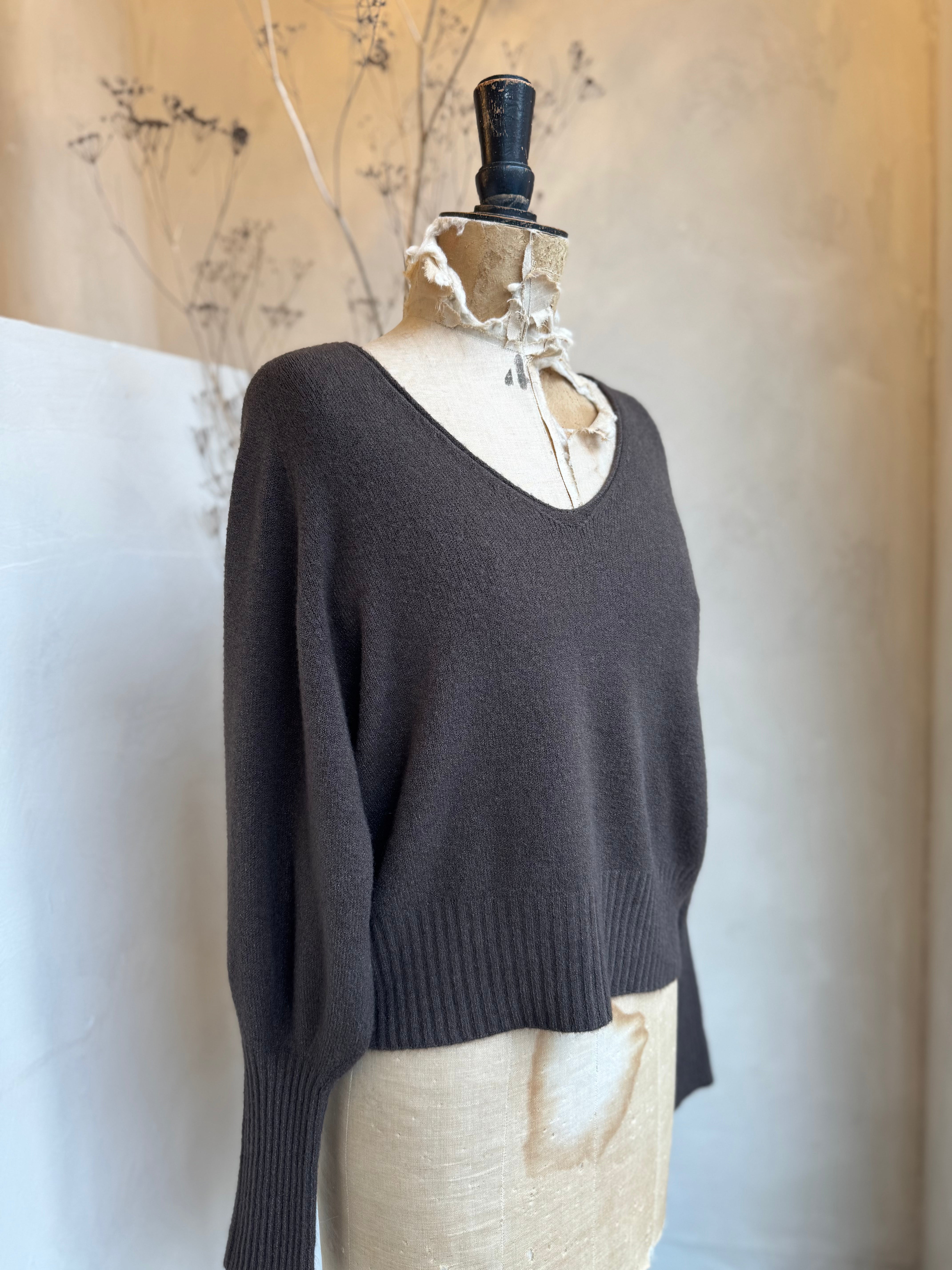 V-neck balloon sleeve knit