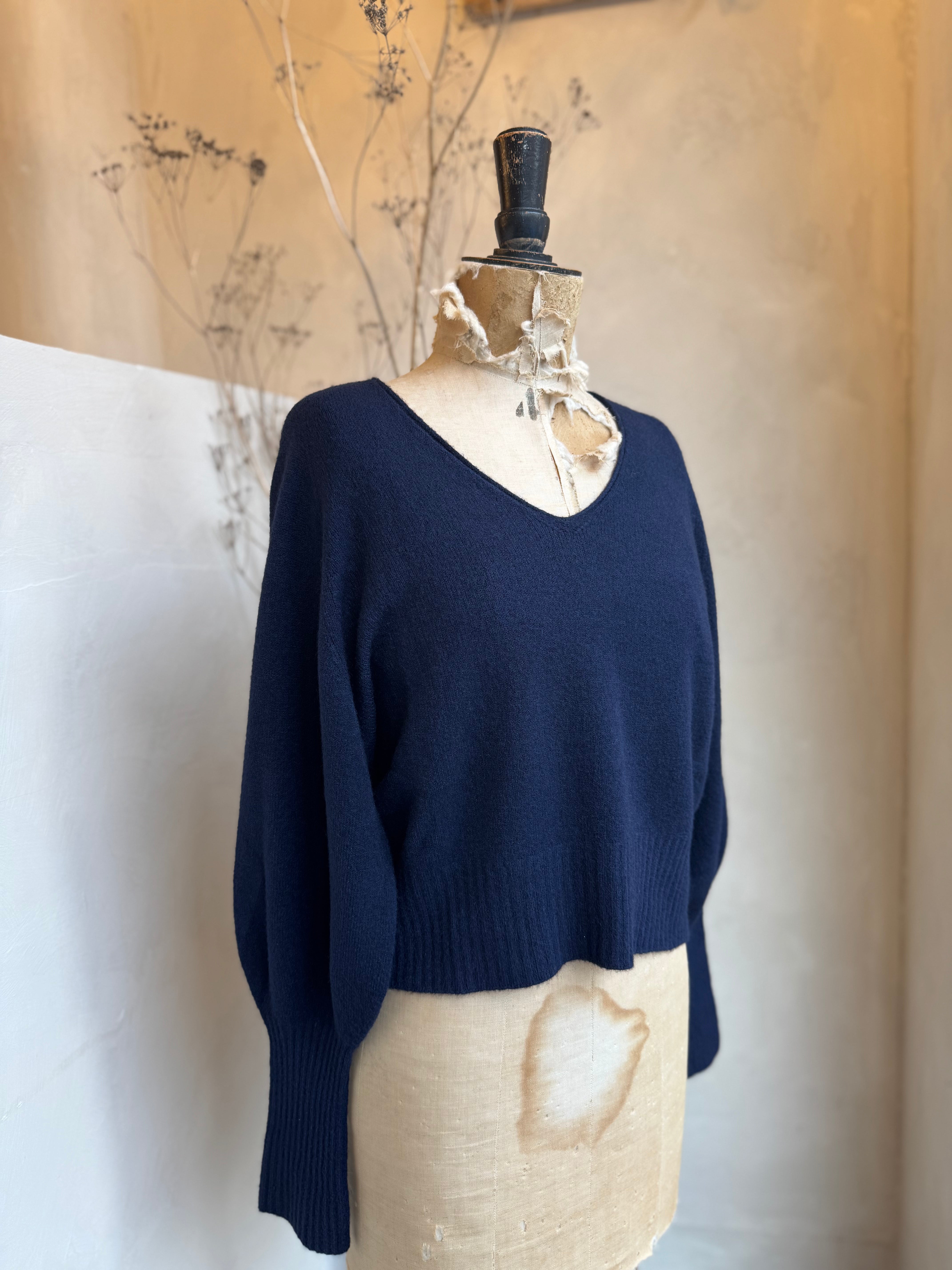 V-neck balloon sleeve knit