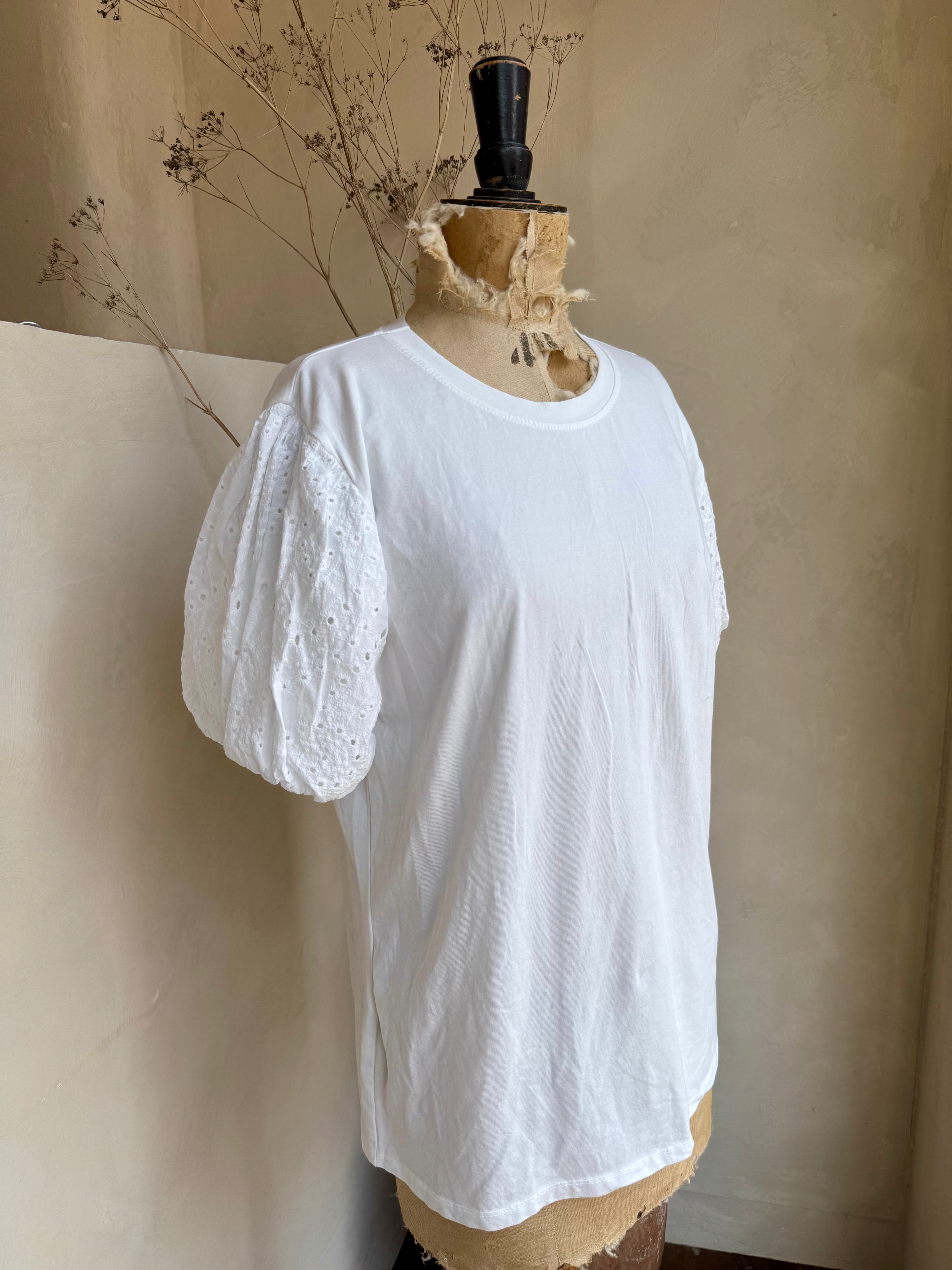 Broiderie Anglaise sleeve t-shirt