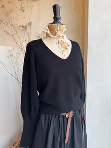 V-neck balloon sleeve knit